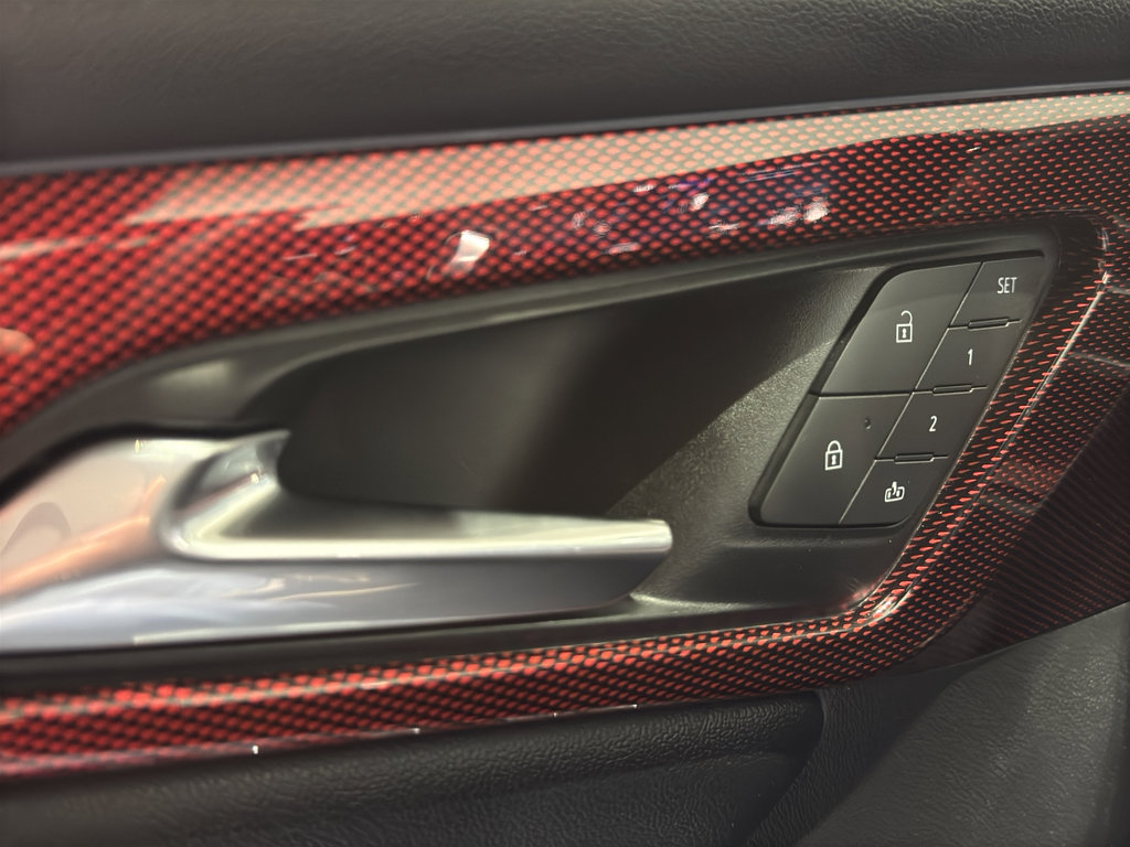 Used 2025 Chevrolet Traverse RS image 38