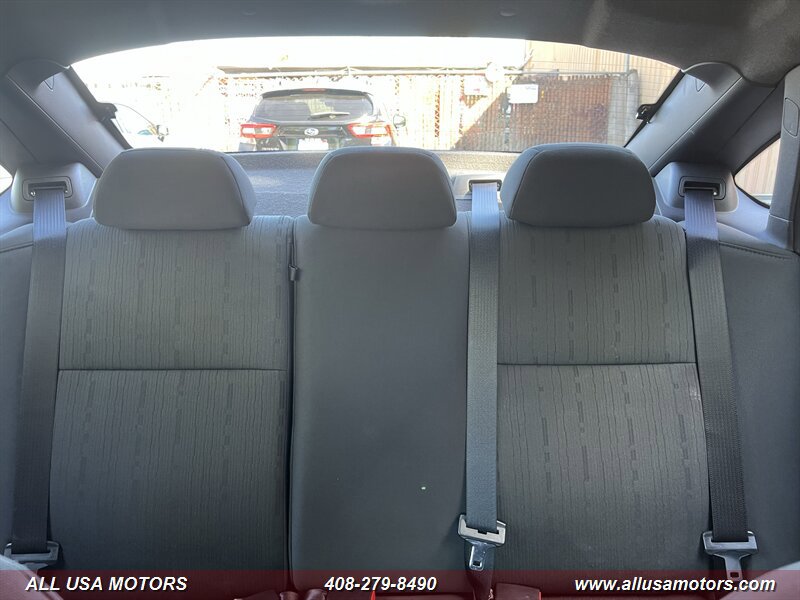 Used 2010 Ford Focus SE FWD image 24