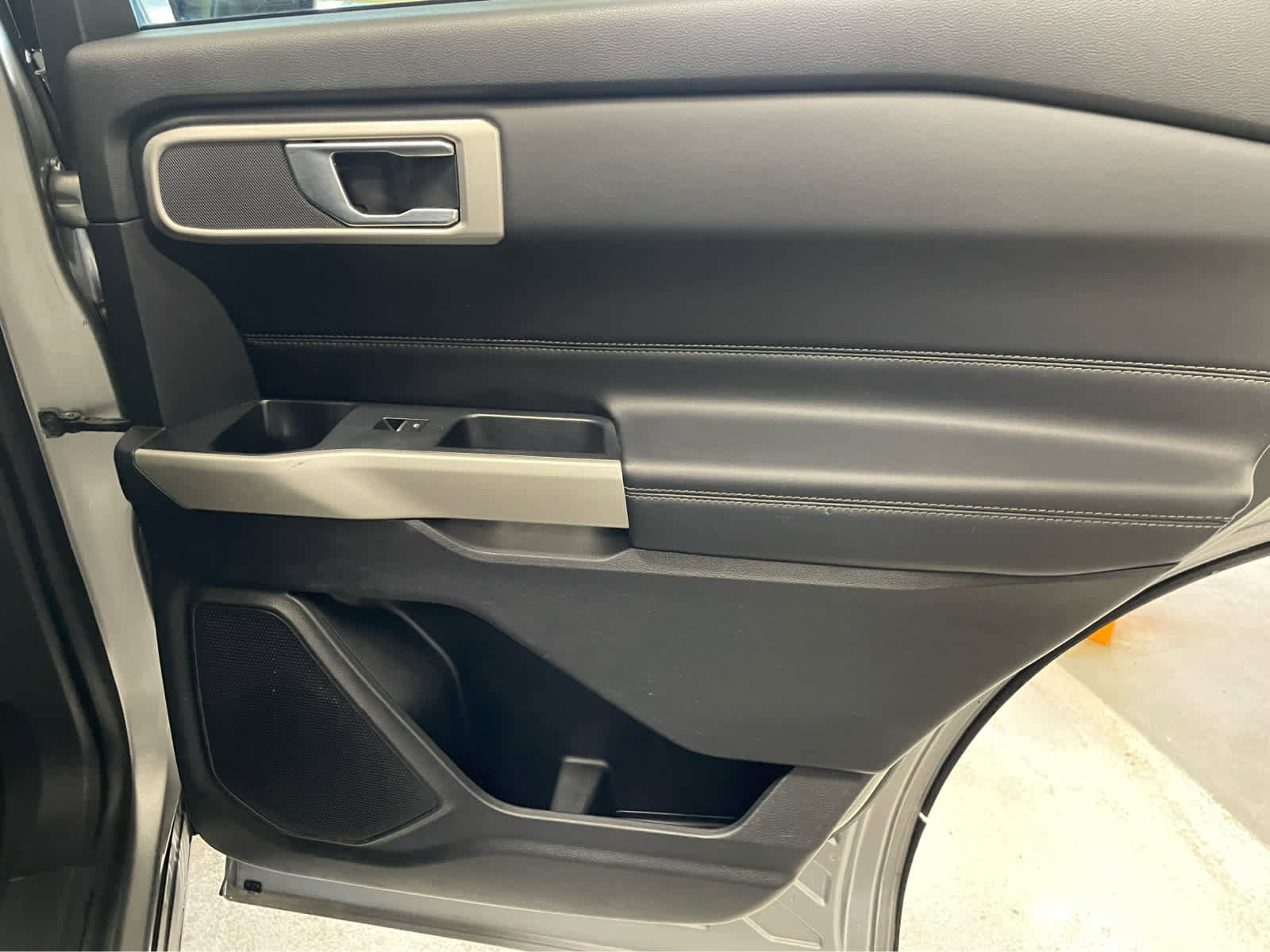 Used 2020 Ford Explorer XLT w/ Equipment Group 202A AWD/4WD image 35