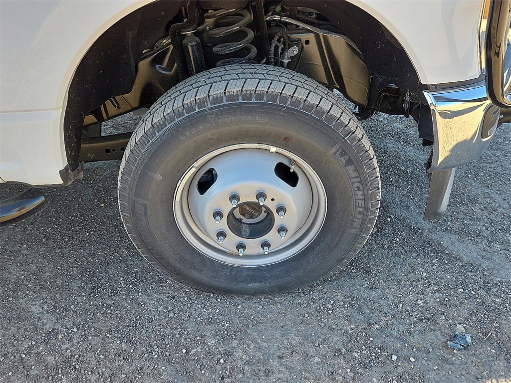 New 2025 Ford F350 XL w/ XL Chrome Package image 9
