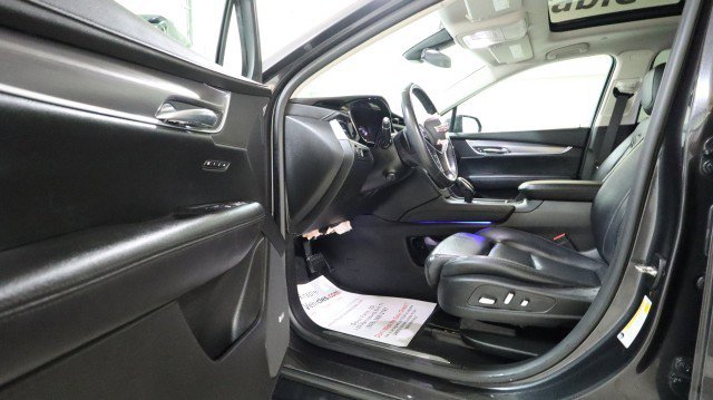 Used 2017 Cadillac XT5 Luxury w/ Driver Awareness Package image 9