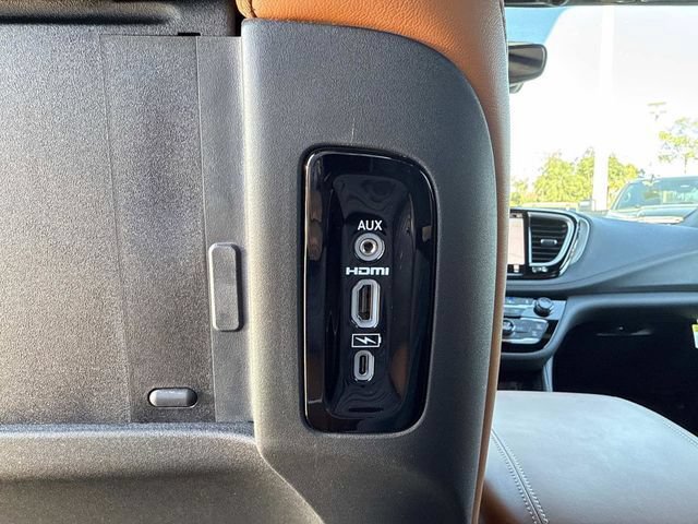 New 2026 Chrysler Pacifica Pinnacle FWD image 16