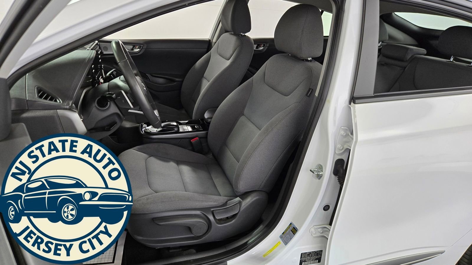 Used 2021 Hyundai Ioniq SE FWD image 23