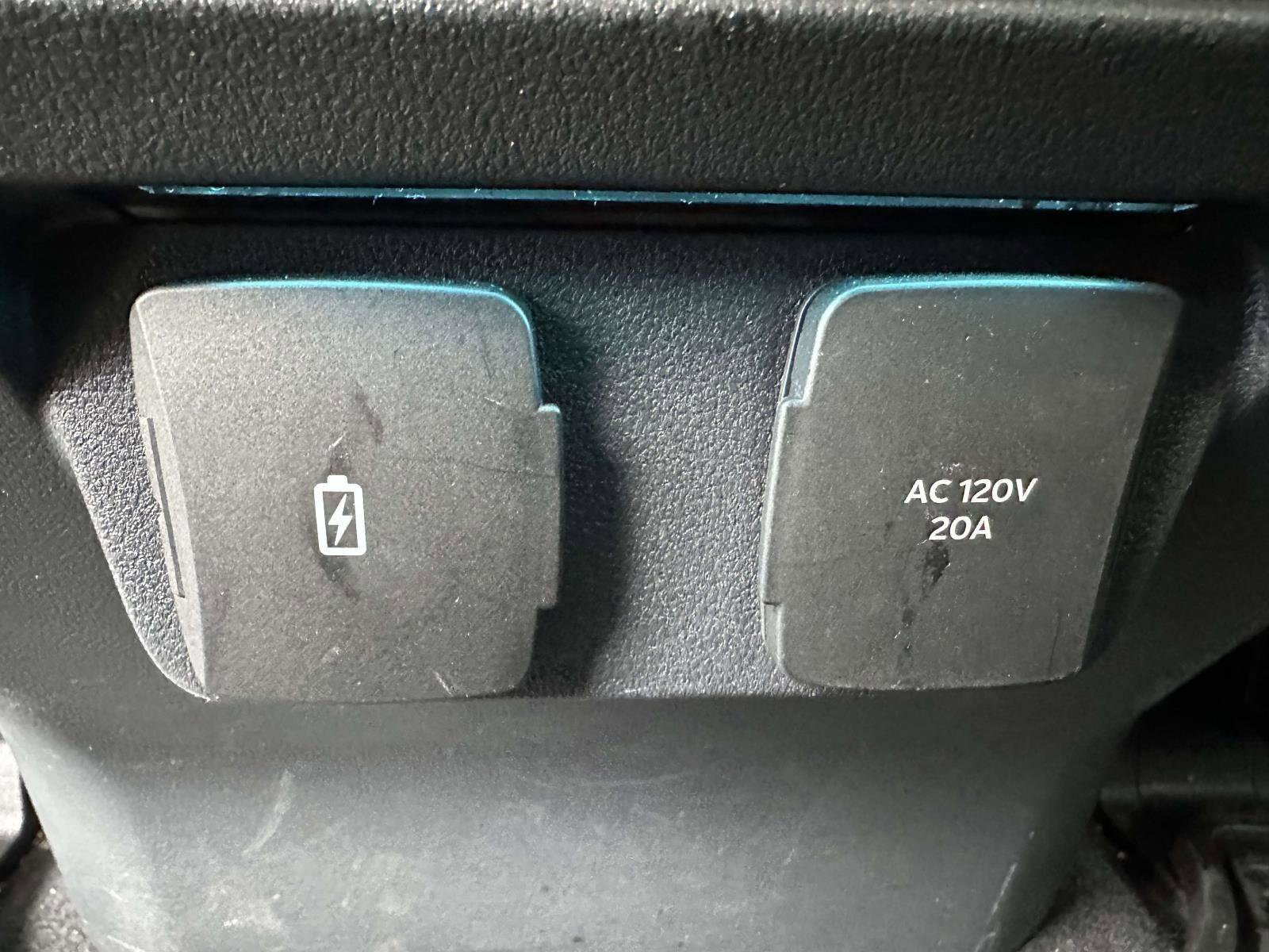 Used 2023 Ford F150 Lightning Lariat image 16