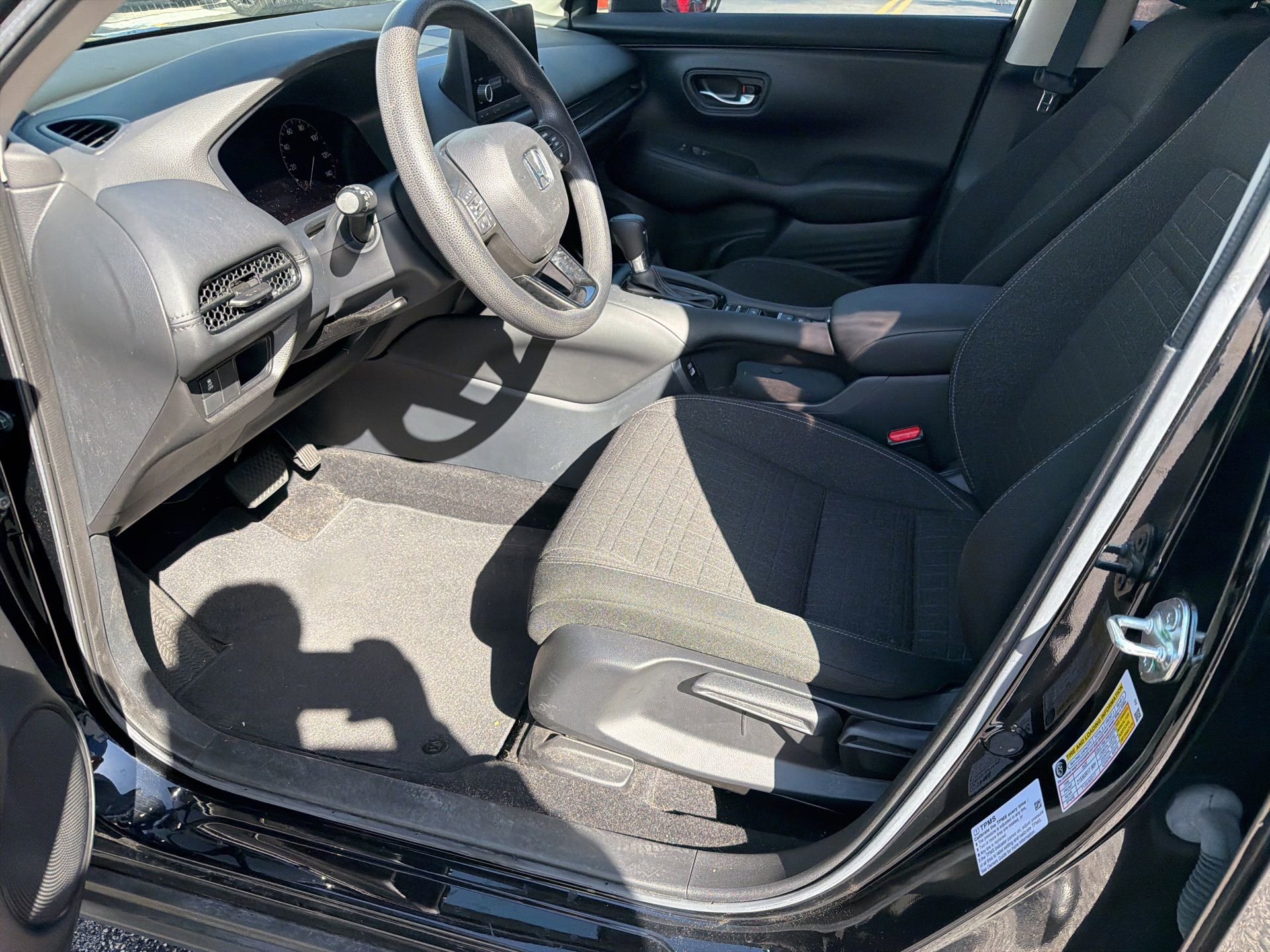 Used 2023 Honda HR-V LX image 9