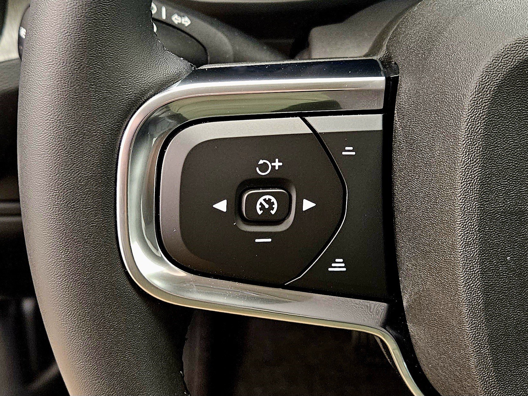 New 2026 Volvo XC40 B5 Ultra w/ Climate Package AWD/4WD image 39