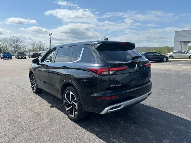 Used 2024 Mitsubishi Outlander SE image 3