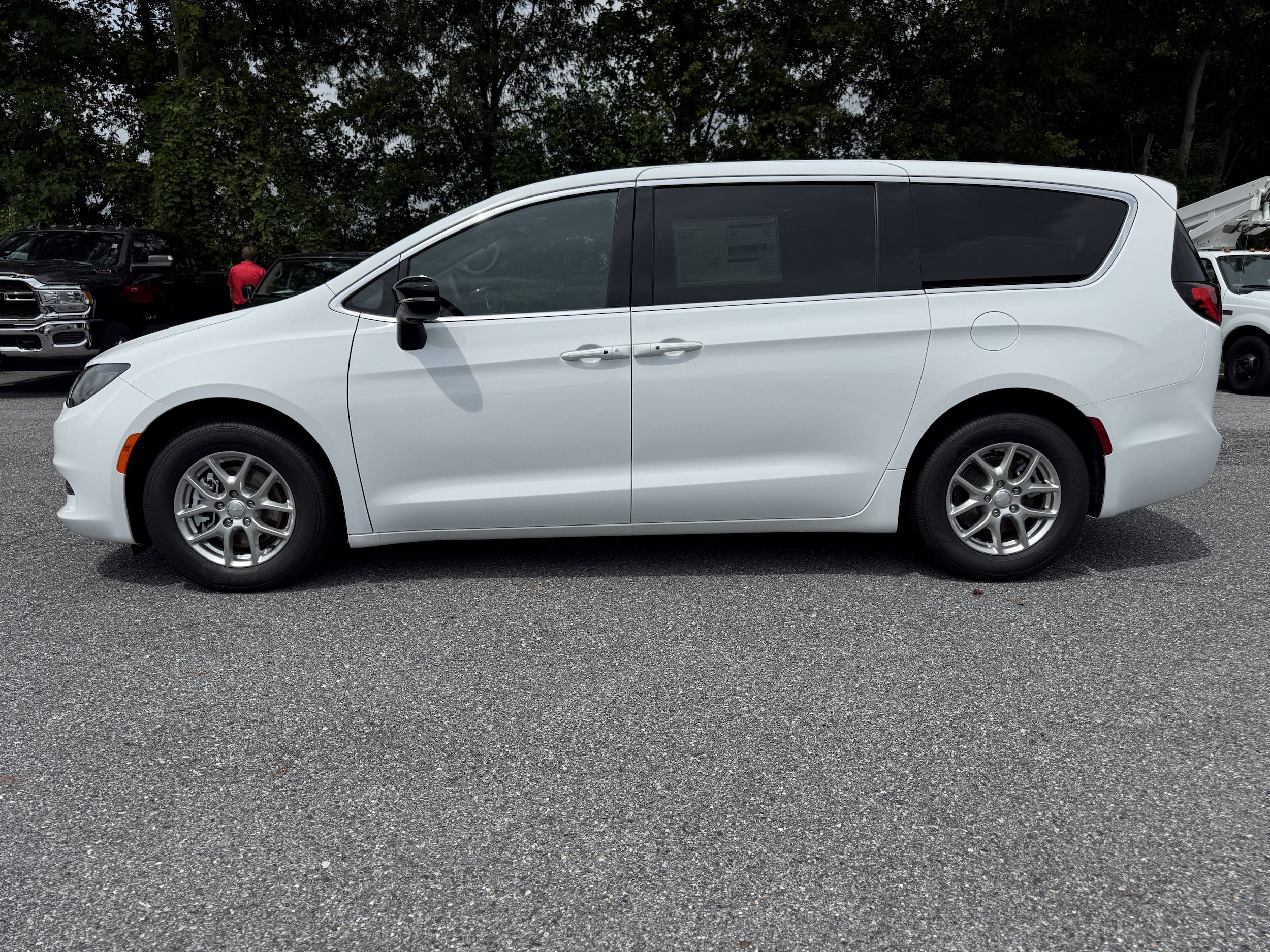 New 2027 Chrysler Pacifica LX FWD image 4