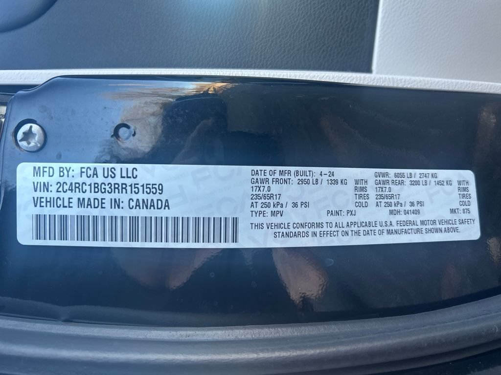 Used 2024 Chrysler Pacifica Touring-L FWD image 29