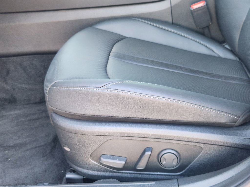 New 2025 Hyundai Sonata Limited FWD image 17