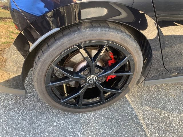 Used 2024 Volkswagen GTI SE w/ SE Leather Seats Package image 9