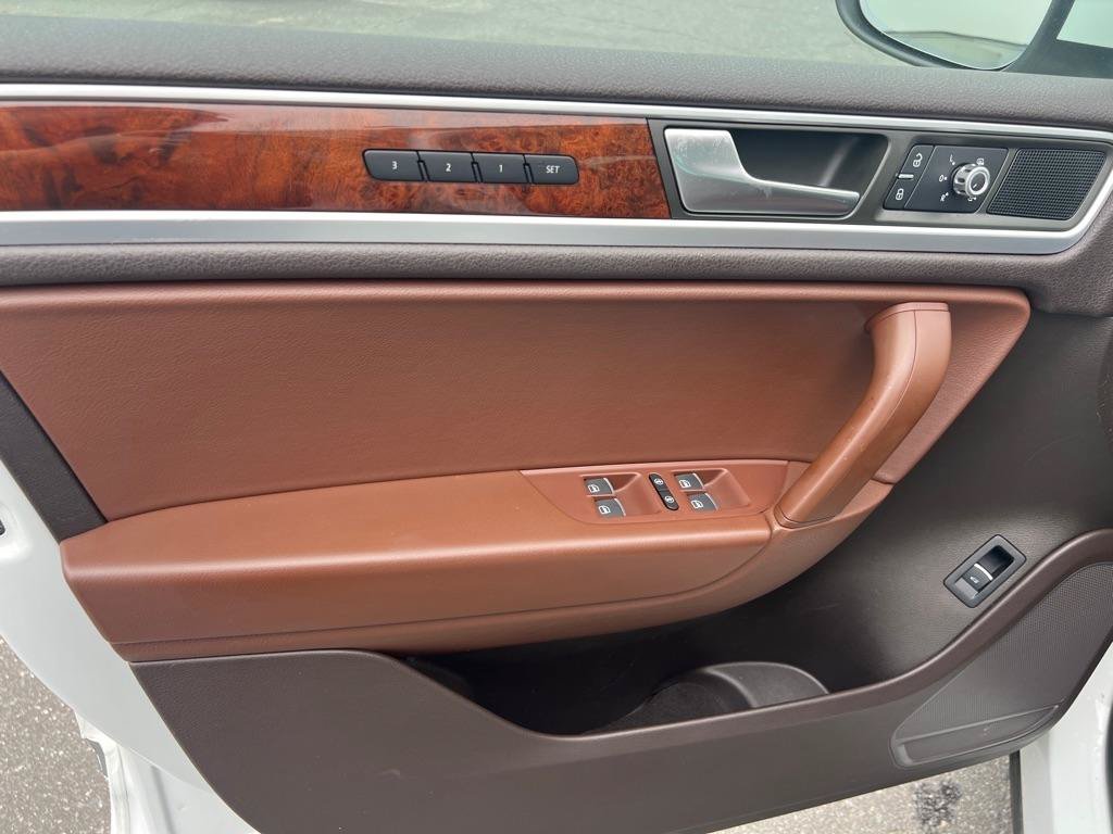 Used 2014 Volkswagen Touareg VR6 AWD/4WD image 12