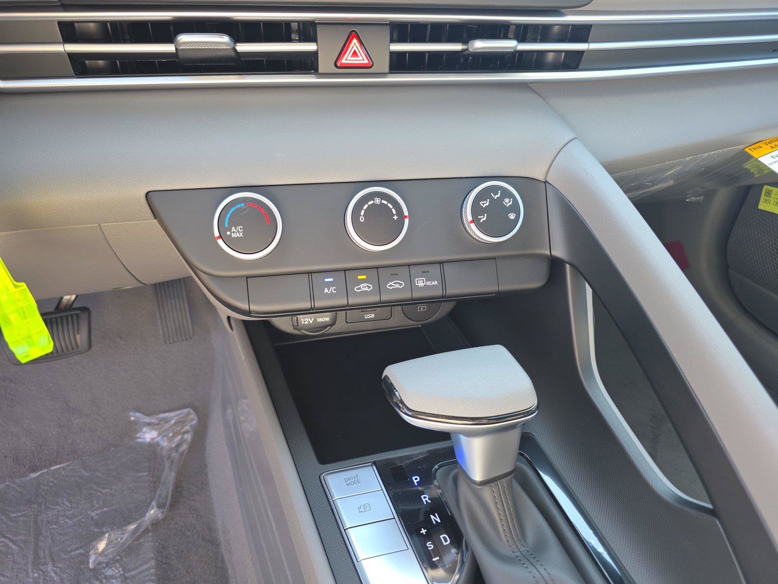 New 2026 Hyundai Elantra SE FWD image 17