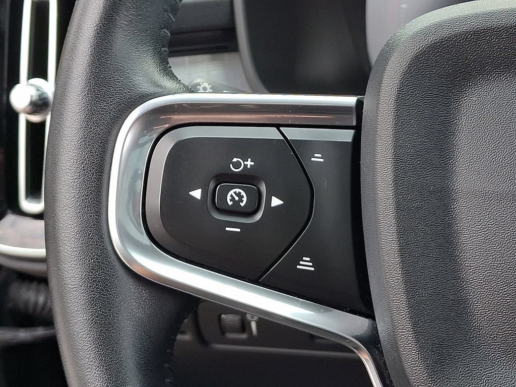 Used 2019 Volvo XC40 T5 Momentum AWD/4WD image 23