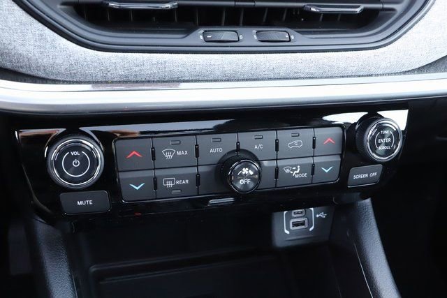 New 2024 Jeep Compass Latitude w/ Sun and Sound Group image 27