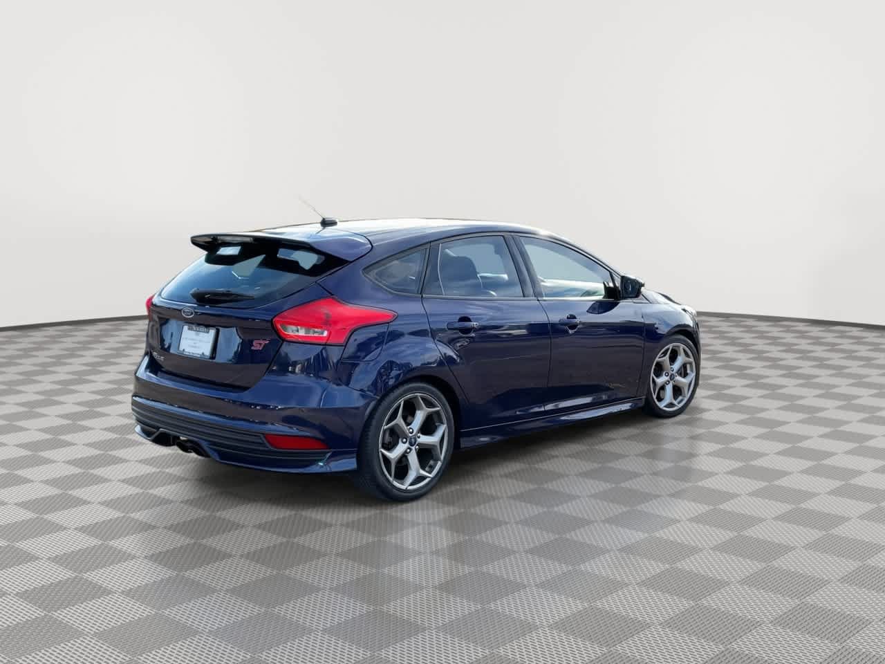 Used 2017 Ford Focus ST w/ Equipment Group 402A FWD image 8