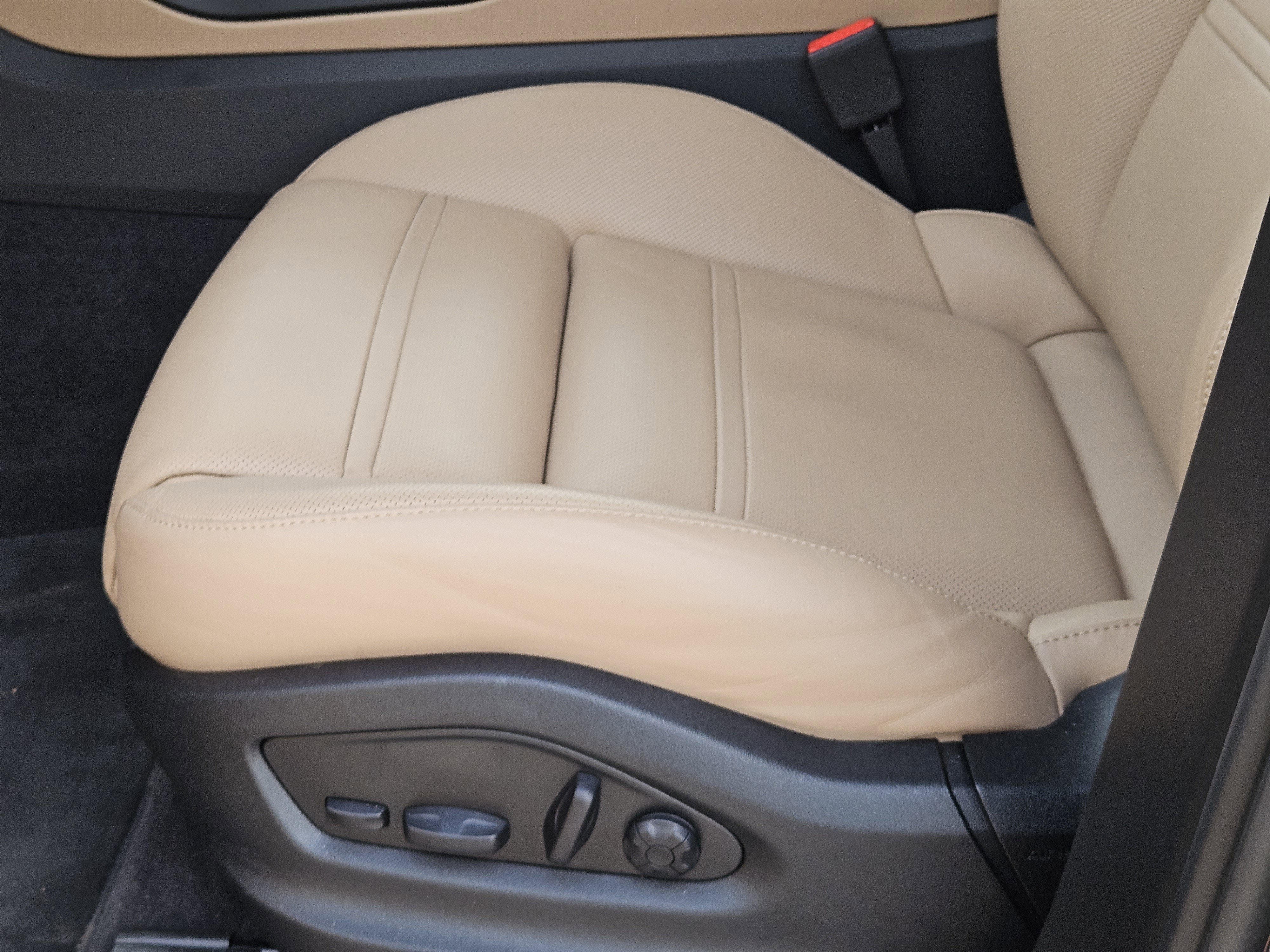 Certified 2025 Porsche Cayenne S image 23