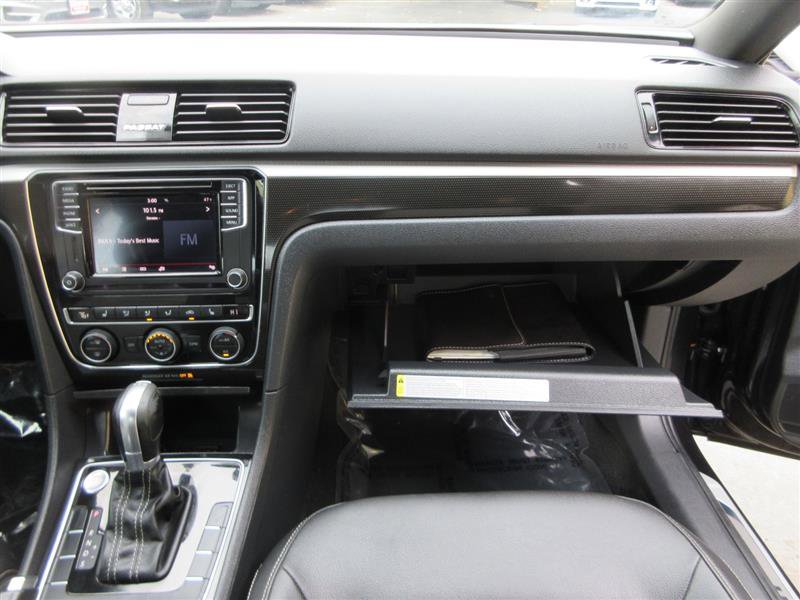 Used 2018 Volkswagen Passat 3.6 image 29