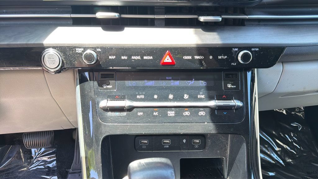 Used 2023 Kia Carnival EX FWD image 29