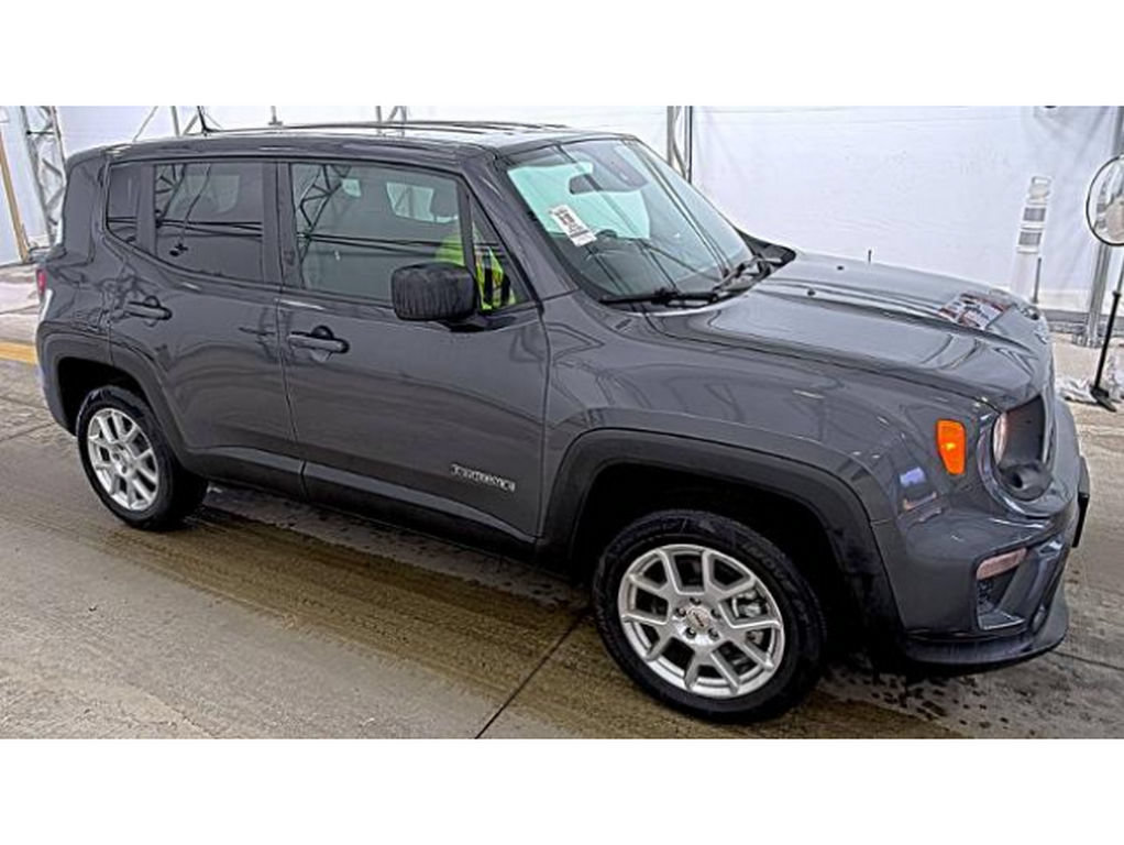 Used 2023 Jeep Renegade Latitude AWD/4WD image 3