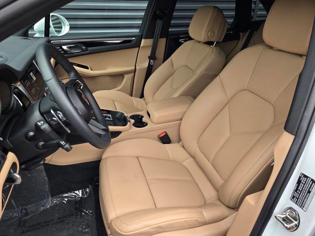 Used 2025 Porsche Macan image 5