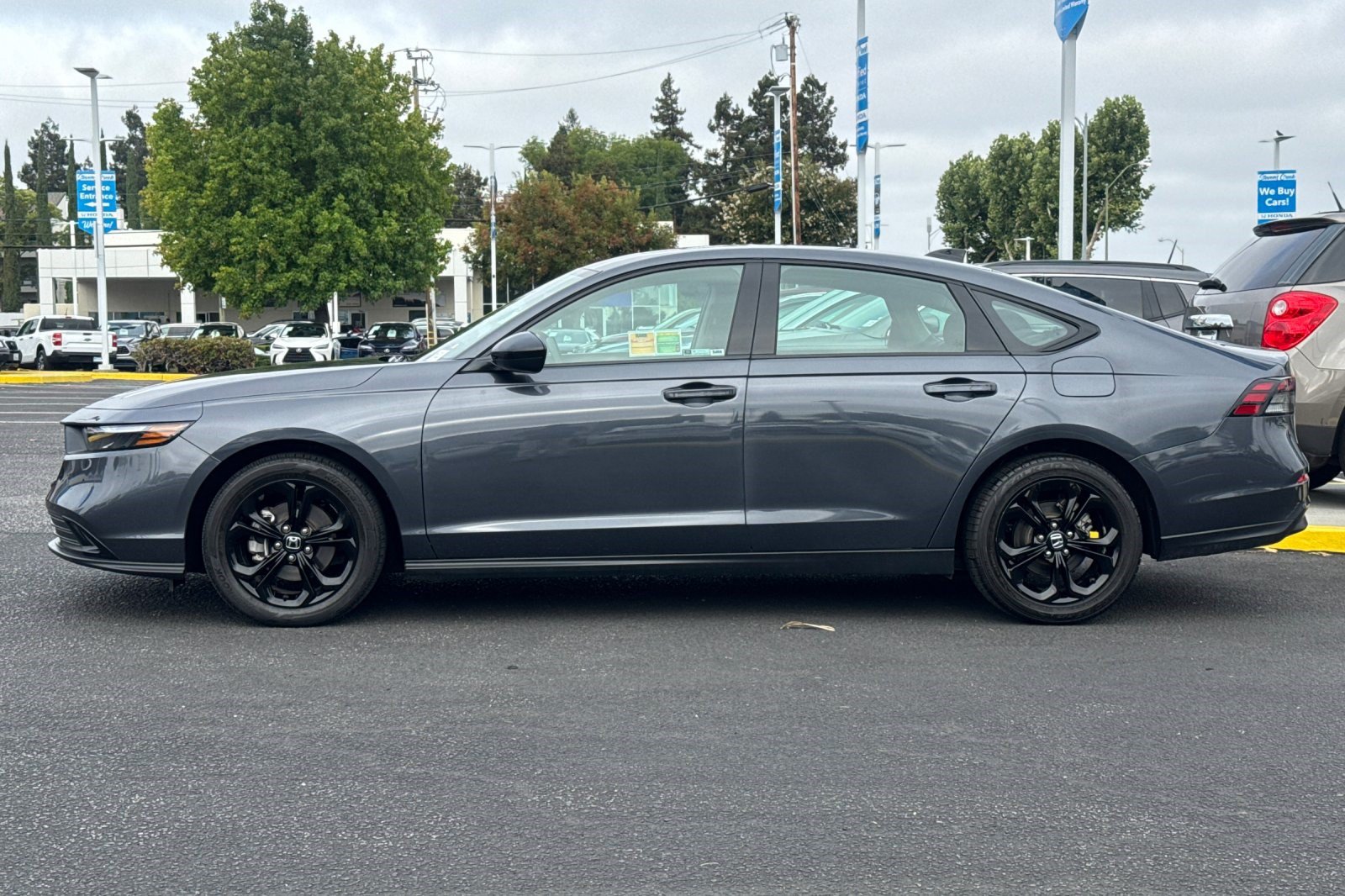 Used 2025 Honda Accord SE image 2