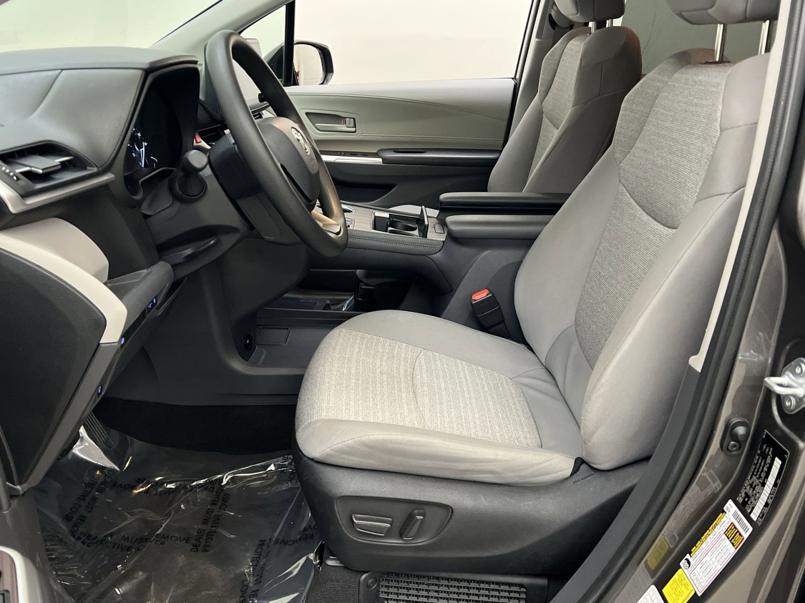 Used 2024 Toyota Sienna LE image 11