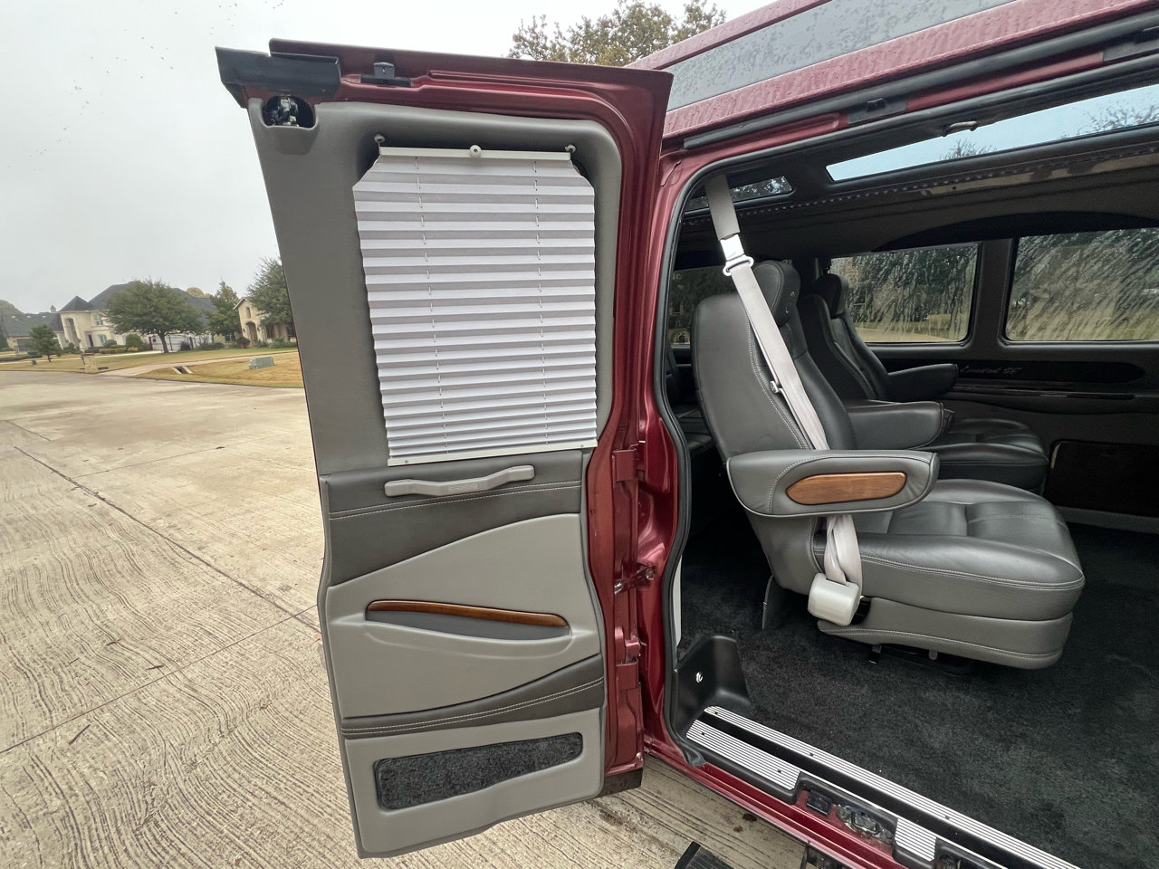 Used 2017 Chevrolet Express 2500 image 34