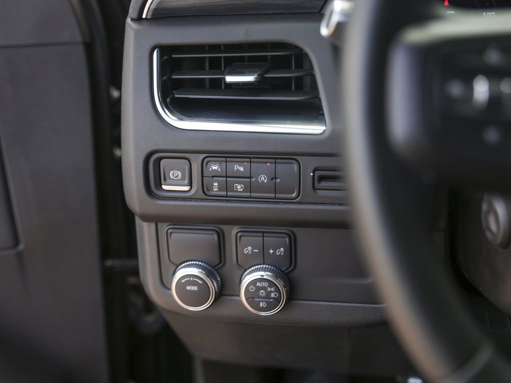 Used 2023 GMC Yukon SLT w/ SLT Luxury Package image 24