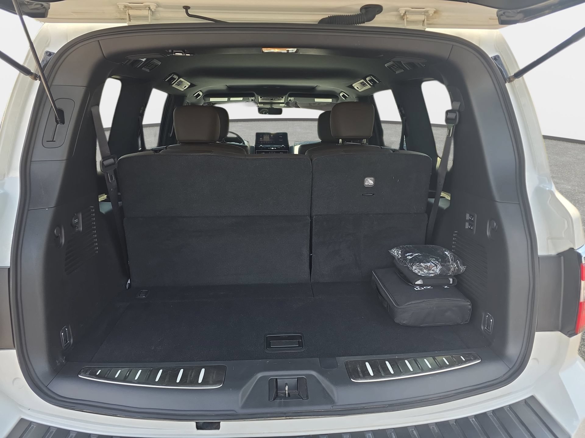 Used 2024 Nissan Armada Platinum w/ Captain's Chairs Package AWD/4WD image 12