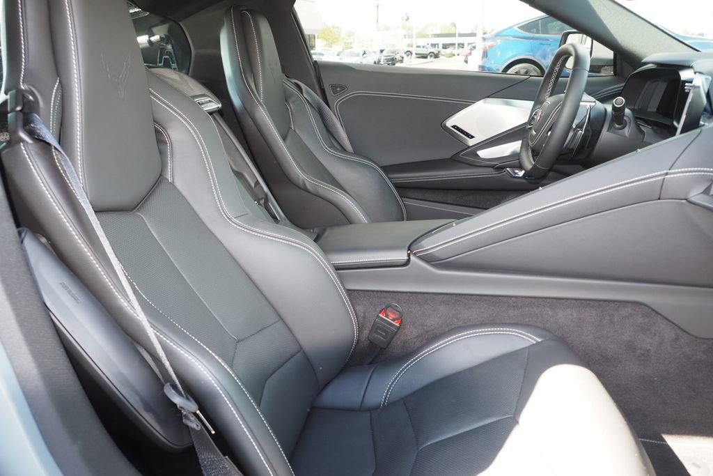 Used 2025 Chevrolet Corvette Stingray Preferred Cpe w/ Z51 Performance Package RWD image 18