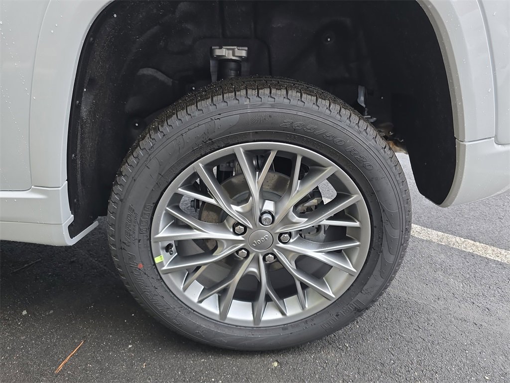 New 2025 Jeep Grand Cherokee Summit w/ Luxury Tech Group V image 35