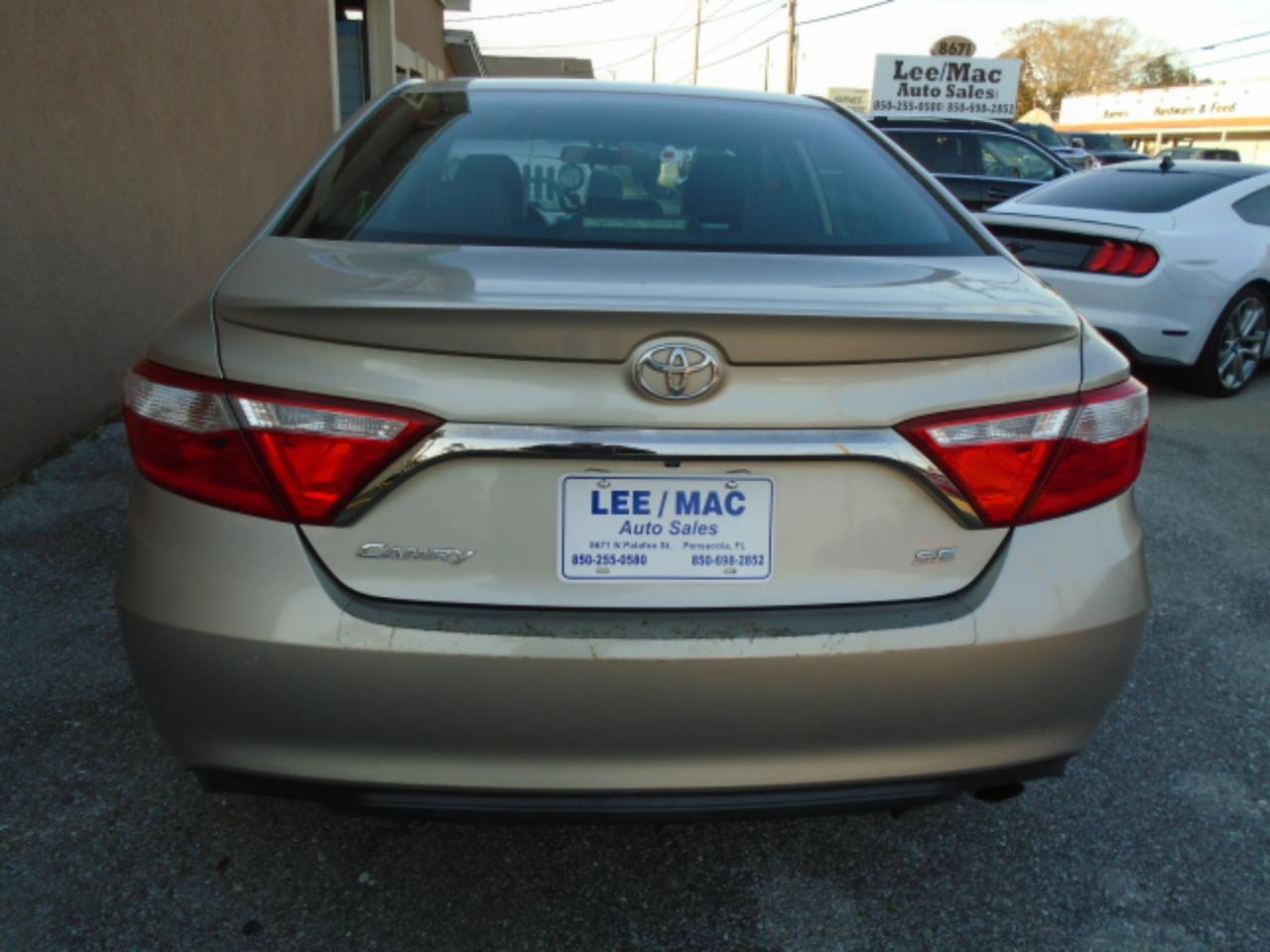Used 2016 Toyota Camry SE FWD image 5
