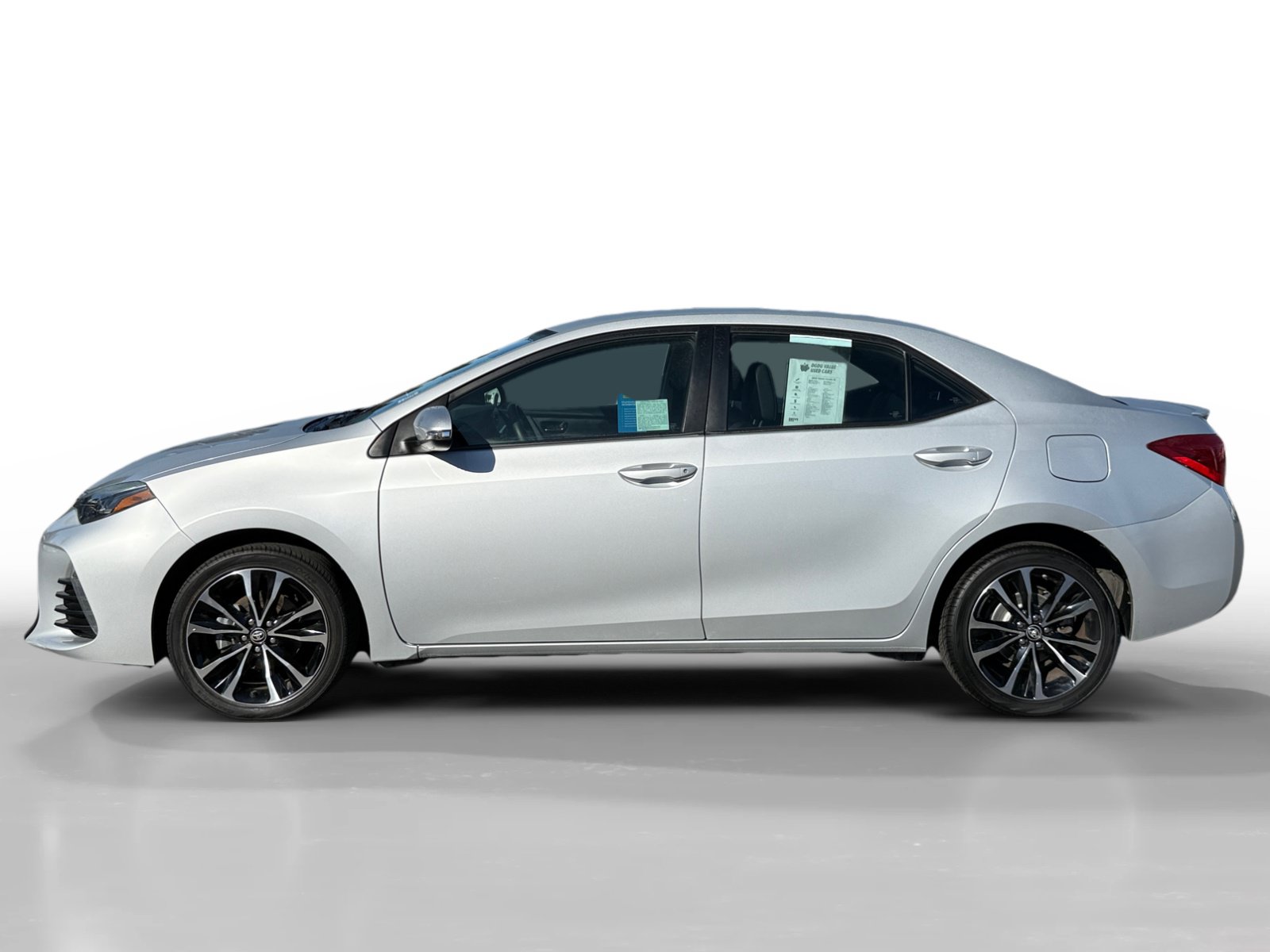 Used 2018 Toyota Corolla SE w/ Carpet Mat Package (TMS) FWD image 2