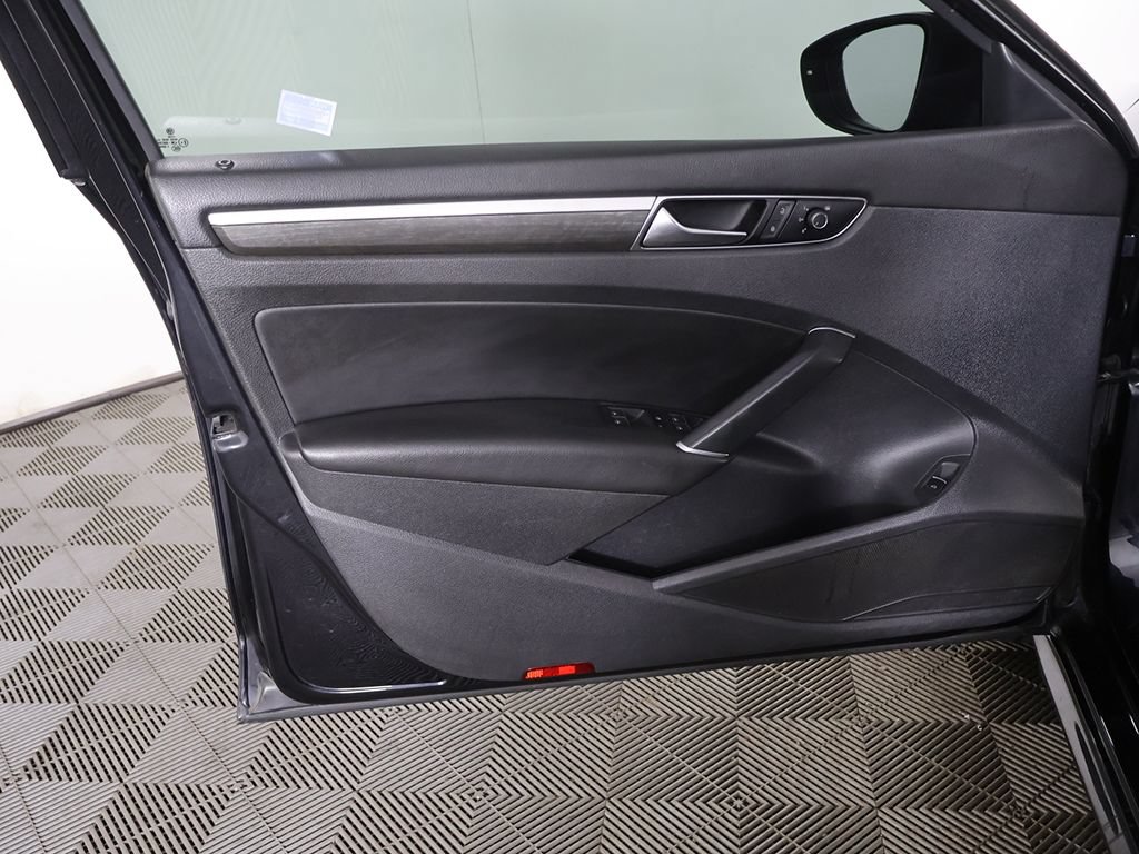 Used 2017 Volkswagen Passat 1.8T SE FWD image 19