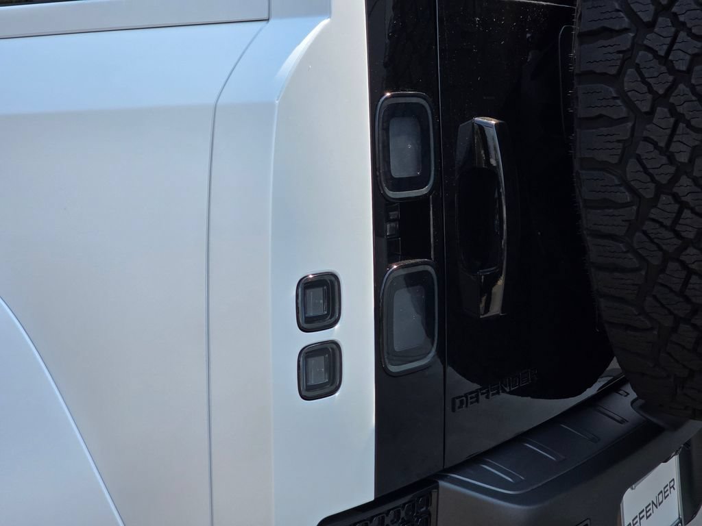 New 2026 Land Rover Defender 110 OCTA AWD/4WD image 36