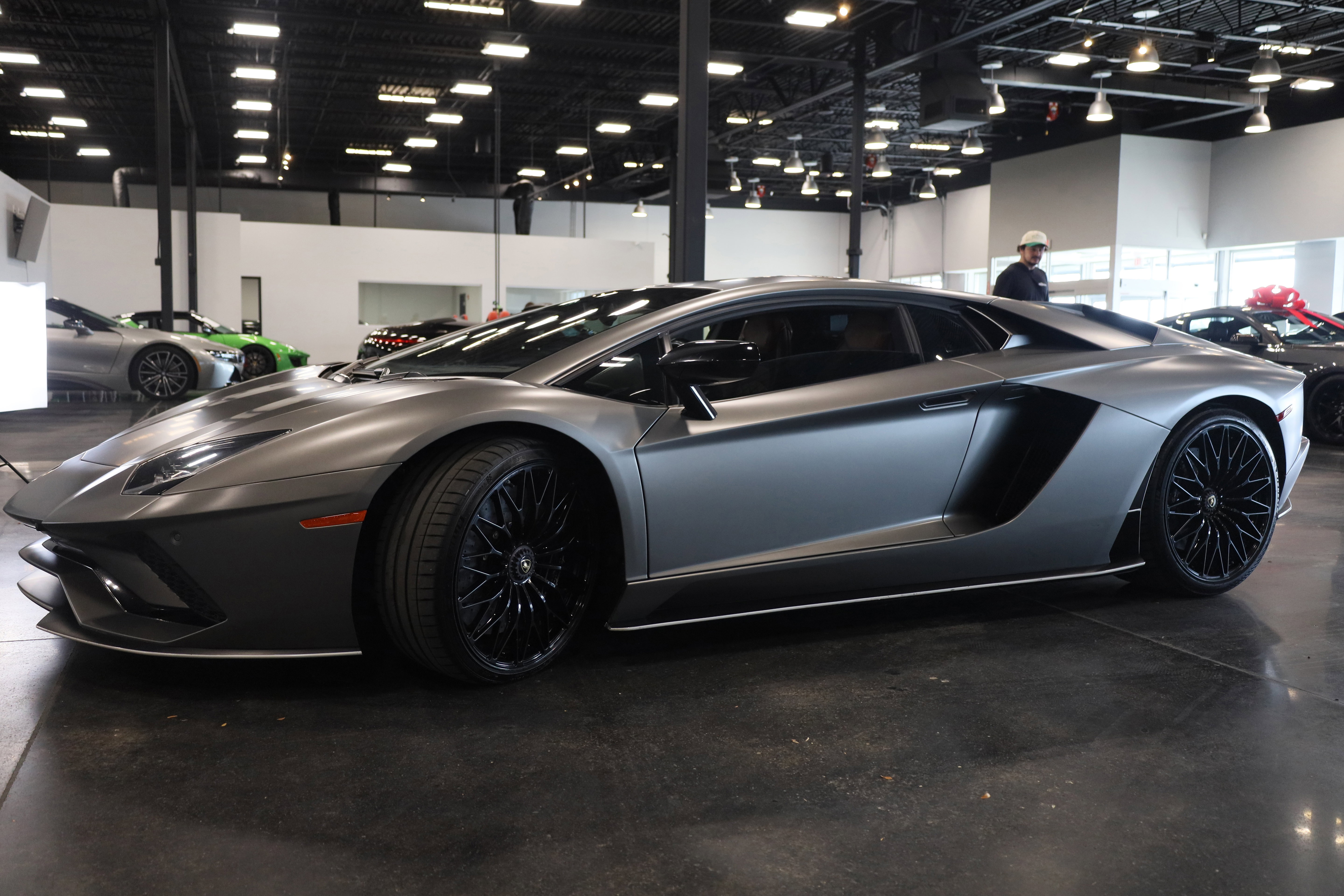 Used 2018 Lamborghini Aventador S image 8