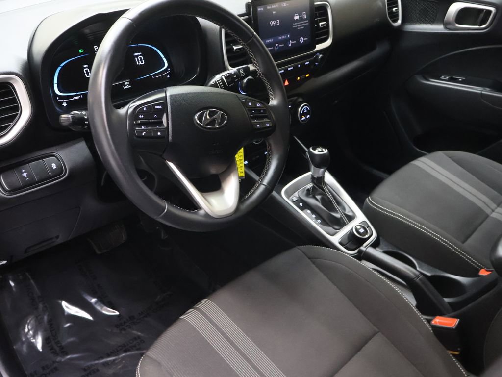 Used 2023 Hyundai Venue SEL image 18