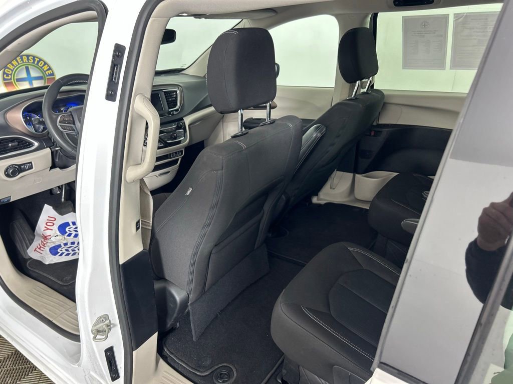 Used 2023 Chrysler Voyager LX FWD image 12