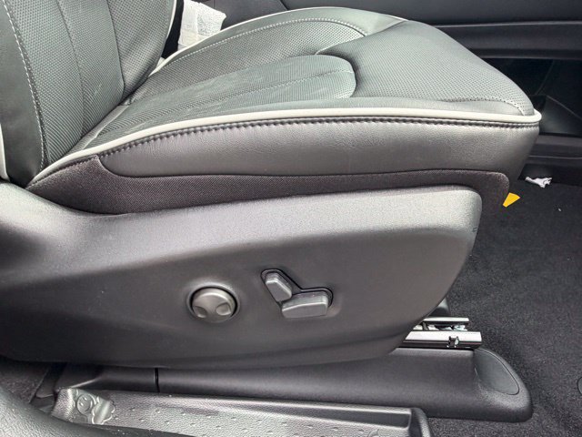 New 2026 Chrysler Pacifica Limited w/ Uconnect Theater Family Group FWD image 67