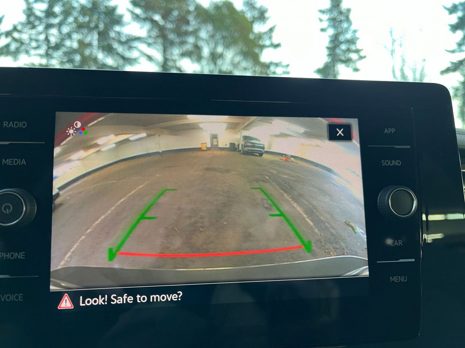 Used 2025 Volkswagen Jetta SE image 18