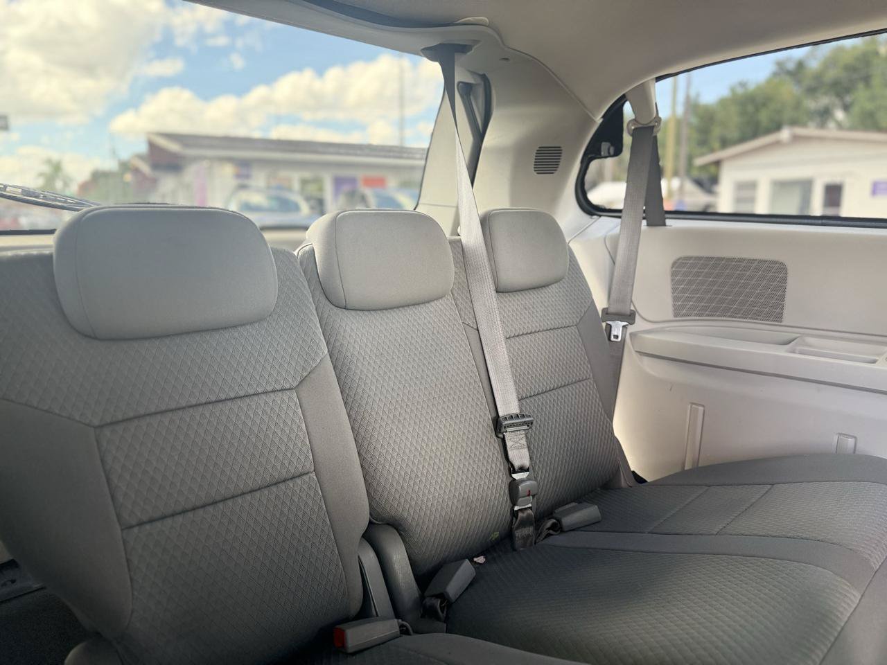 Used 2010 Chrysler Town & Country Touring FWD image 11