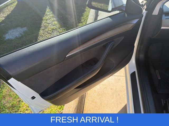 Used 2021 Tesla Model 3 Standard Range Plus image 12