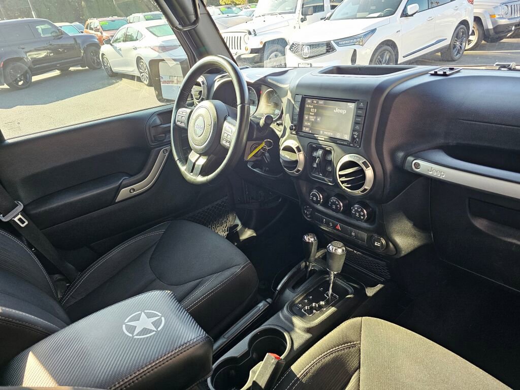 Used 2018 Jeep Wrangler Unlimited Sahara w/ Connectivity Group image 9