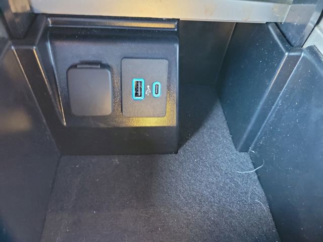 Used 2022 Ford Explorer ST-Line w/ Class IV Trailer Tow Package RWD image 30