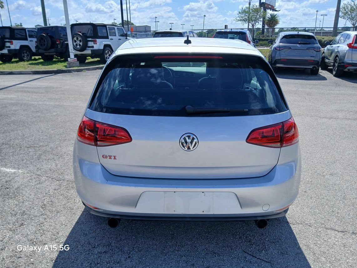Used 2017 Volkswagen GTI SE FWD image 5