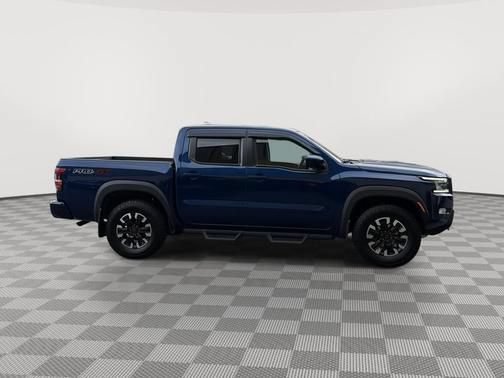 Used 2022 Nissan Frontier PRO-4X AWD/4WD image 2