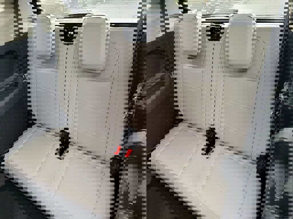 Used 2021 Volkswagen Tiguan SE w/ Panoramic Sunroof Package image 12