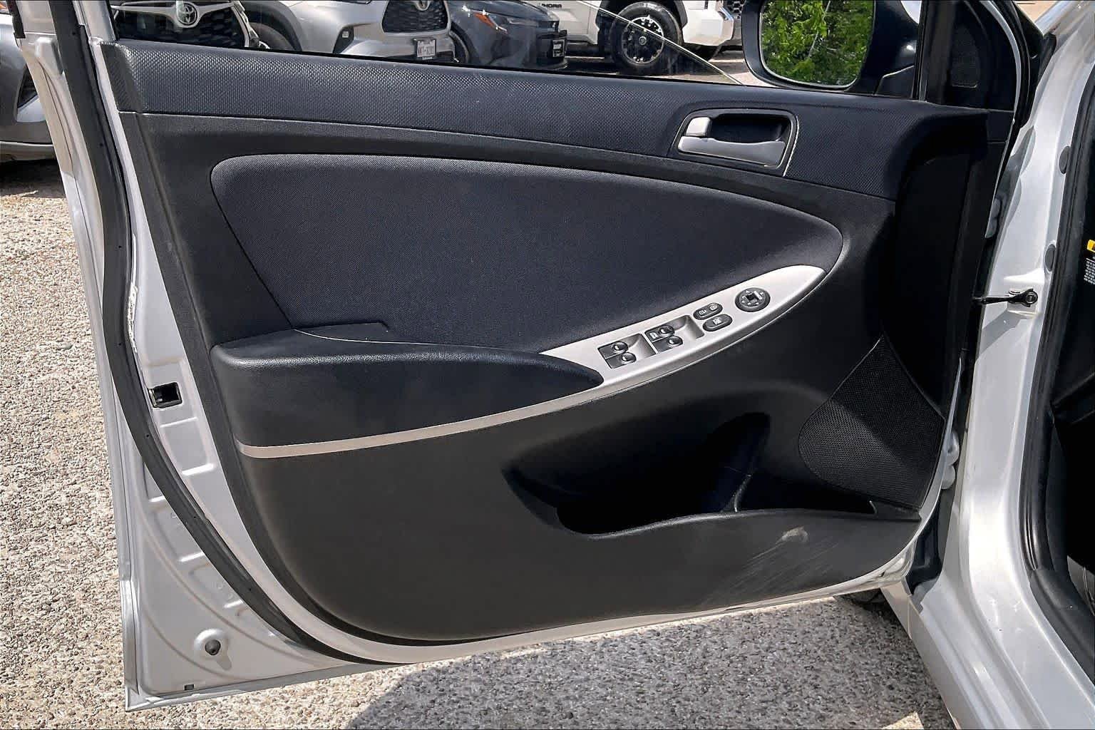 Used 2017 Hyundai Accent SE image 21