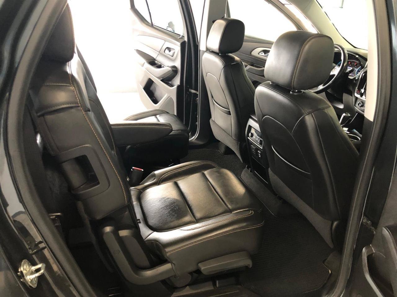 Used 2020 Chevrolet Traverse LT w/ LT Premium Package AWD/4WD image 15